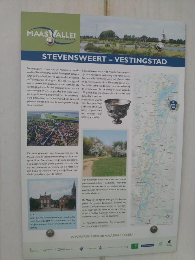 Het Gildehuis Met Sauna En Jacuzzi Stevensweert Exteriör bild