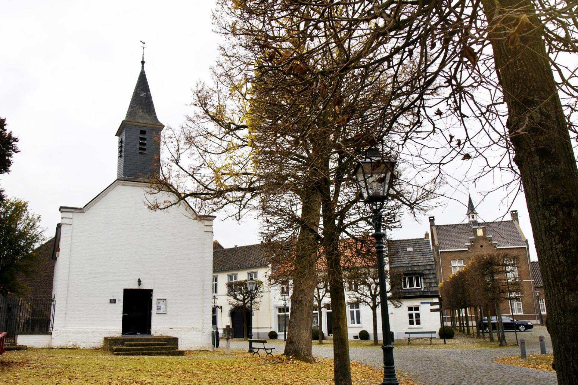 Het Gildehuis Met Sauna En Jacuzzi Stevensweert Exteriör bild