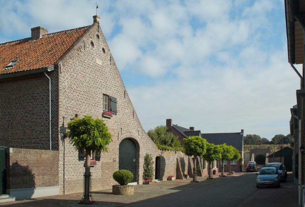 Het Gildehuis Met Sauna En Jacuzzi Stevensweert Exteriör bild