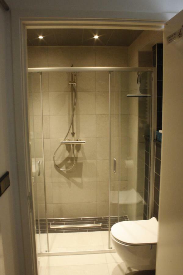 Het Gildehuis Met Sauna En Jacuzzi Stevensweert Exteriör bild