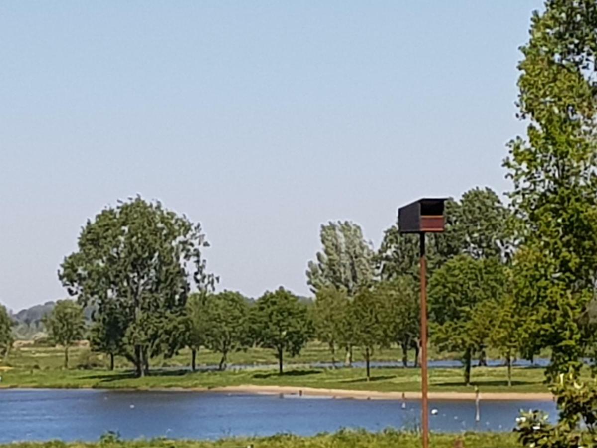 Het Gildehuis Met Sauna En Jacuzzi Stevensweert Exteriör bild