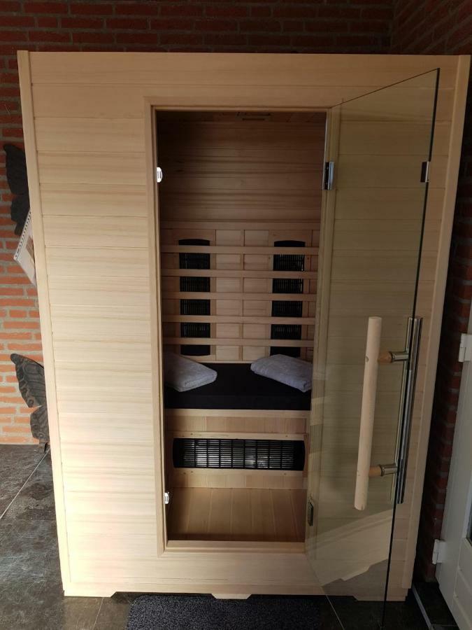 Het Gildehuis Met Sauna En Jacuzzi Stevensweert Exteriör bild
